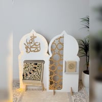 ديكورات رمضان حامل مصحف وسجاد مضيئ