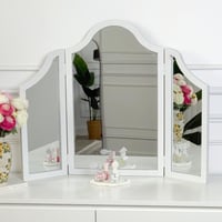 مرايا النافذة البيضاء