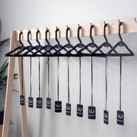 استاند عبايات خشبي مع 10 معلاق اسود