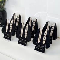 6 استاند عباءة التخرج ميني - اكريليك