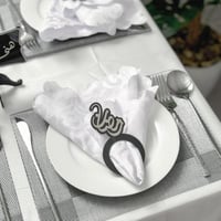 مسكة مناديل أسود