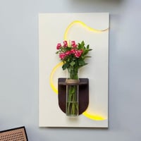 ديكور جداري وفازة