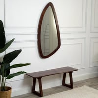 مدخل مرايا و طاولة خشبية