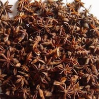 بذور نبات اليانسون ( Pimpinella anisum )