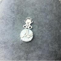 بروش صدف دبدوب وتاج مطلي فضه