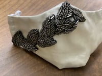 كمامة سهرة تطريز كحلي على اسود - evening mask