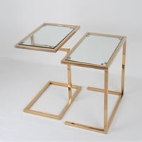 طاولات خدمة 2 قطع ذهبي اللون بسطح زجاج