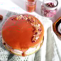 كيكة التمر بالتشيزكريم والتوفي