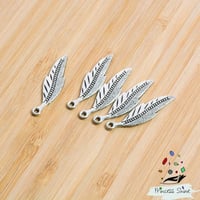 196 - تعليقة ريش فضي