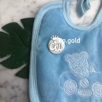 بروش صدف مقاس الوسط بالاسم مع التاج