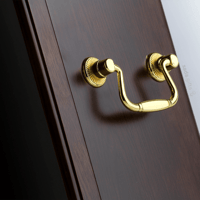 درع خشب مع نحاس