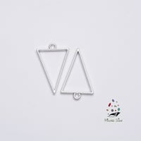 150 - تعليقة شكل مثلث لون فضي