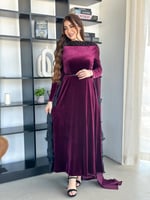 فستان سهرة مخمل عنابي مع قصة بالخلف كسرات الياقة م...