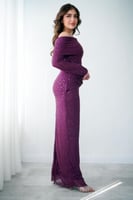 فستان سهرة برغندي أوف شولدر بتفاصيل لامعة أنيقة