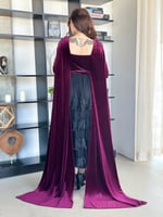 فستان سهرة مخمل عنابي مع قصة بالخلف كسرات الياقة م...