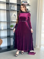 فستان سهرة مخمل عنابي مع قصة بالخلف كسرات الياقة م...