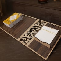 تقويم خشبي فاخر