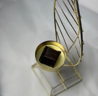 مكعب درجات اللون الأسود