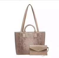 شنطة كتف Tote Bag (Shopping Bag) بجلد الافعلا البي...