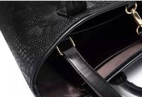 شنطة كتف Tote Bag (Shopping Bag) بجلد الافعلا البي...