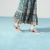 سنيكرز قوتشي بنقش GG للنساء