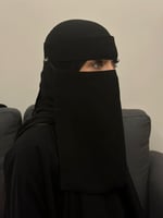 نقاب وسط بدون مرد