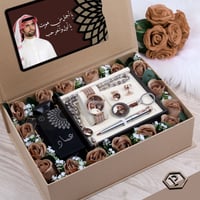 هدية رجالية راقية مزينة بورد أنيق وتشمل ساعة مع مج...