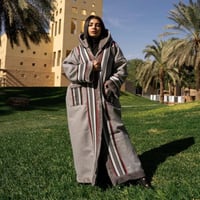 فروة نسائية رمادية فاخرة - أناقة الشتاء العصرية من...