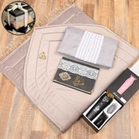 طقم صلاة نسائي مع سجادة ومصحف