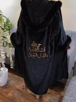 فروات نسائية شتوية مع قبعة وتطريز الاسم