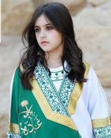 بشت بناتي اليوم الوطني بتطريز الاسم