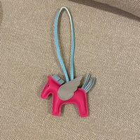 تعليقة شنطة wings