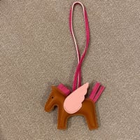 تعليقة شنطة wings