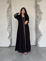 عبايه رقم 862/ القماش كريب ملكي مع تدخيله / القصه...