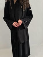 عباية ورد "اسود"