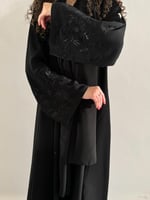 عباية ورد "اسود"