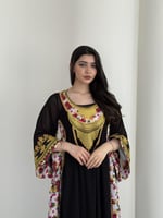 جلابية تطريز ذهبي من الامام والخلف مع شالكي وردي