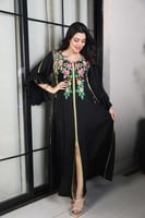 جلابية اسود مع تطريز ملون من الامام والخلف مع الشك