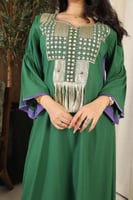 جلابية تطريز قماش كريب اخضر غامق مع موف