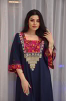 جلابية كريب مع تدخليه شالكي فوشي فاخر تطريز يدوي م...