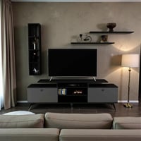 طاولة تلفزيون اسود مع رمادي غامق موديل TV04