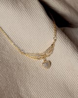 سلسال نسائي يعكس التميز