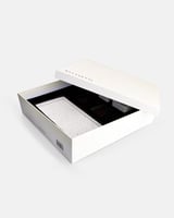 طقم مبخرة وعلبة بخور بلون أبيض وبني