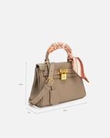 شنطة نسائية بتصميم أنيق بلون بني