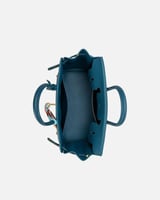 شنطة نسائية بتصميم كلاسيك بلون أزرق