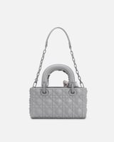 شنطة نسائية بجلد بارز بلون رمادي