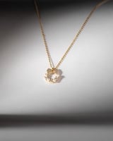 سلسال نسائي بتصميم متوازن وأنيق