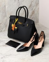 طقم هدية نسائي شنطة وحذاء بتصميم فاخر
