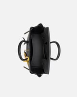 شنطة نسائية بتصميم كلاسيك بلون أسود