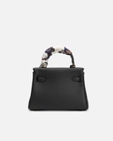 شنطة نسائية من الجلد بتصميم أنيق